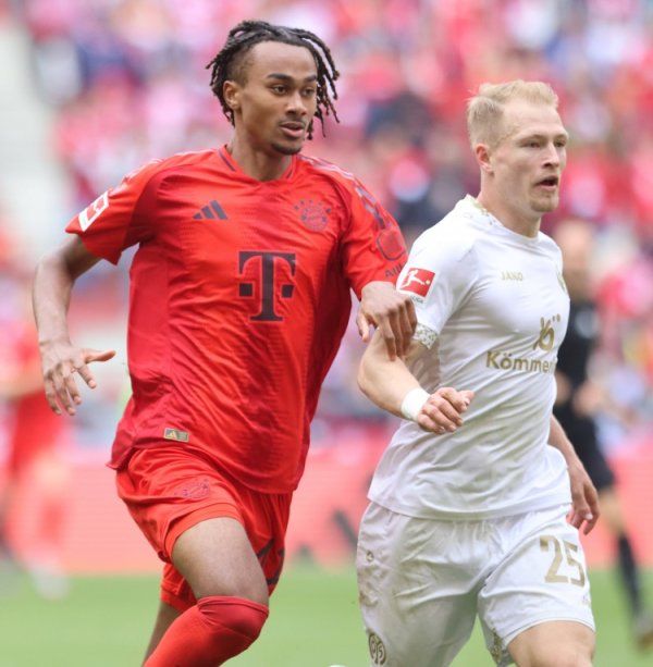 Phóng viên: Nếu Jackson được ký kết thành công, Bayern xem xét việc cho mượn tiền đạo 18 tuổi