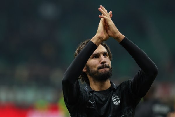 Phương tiện truyền thông Pháp: AC Milan vẫn đang tìm cách giải quyết vấn đề ở lại và ở lại của Adrie