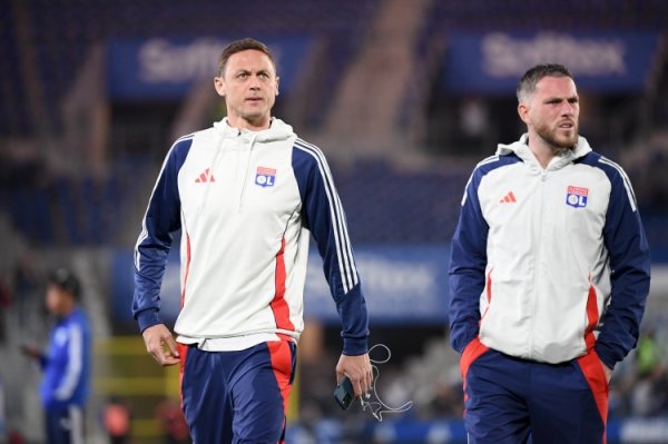 Matic: Ngày nay có quá nhiều người chơi trẻ chơi trò chơi điện tử và muốn bắt chước Messi và Ronaldo