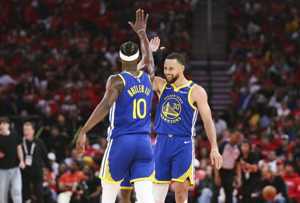 Curry nói về việc Butler kết liễu trận đấu bằng một cú ba điểm: Đây là công lao của đội bóng rổ. Quả