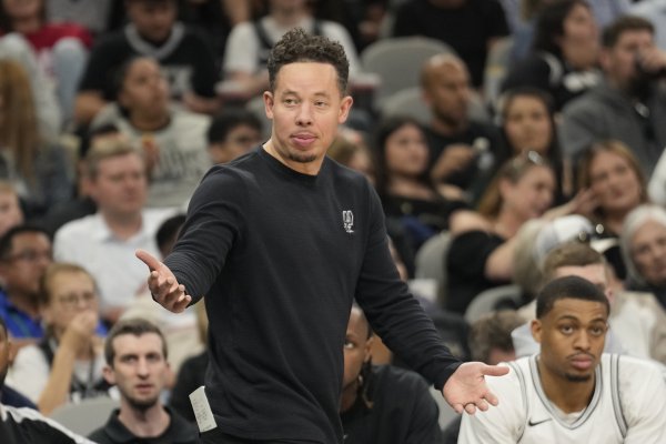 Mặt sau! Spurs bắt đầu mùa giải với 4 trận thắng và 0 trận thua lần đầu tiên trong kỷ nguyên hậu Kaw