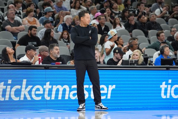 Mitch Johnson nói về thất bại đầu tiên: Mùa giải rất dài&Mọi trận đấu đều đáng học hỏi, chiến th