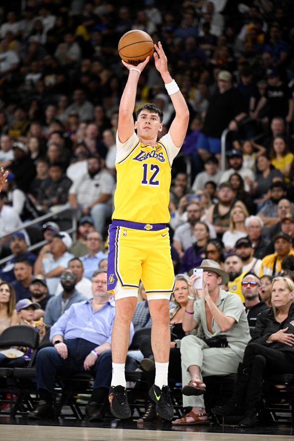 Laravia: Nếu bây giờ có cơ hội dunk, tôi chắc chắn sẽ dunk. Chỉ số IQ bóng rổ của tôi khá cao.