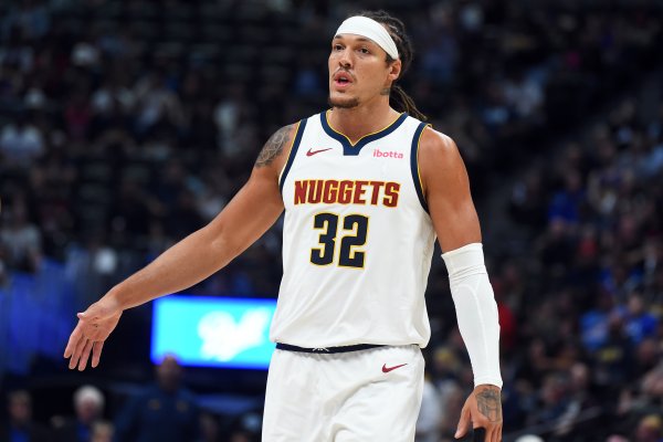 Hoa từ trong ra ngoài! Aaron Gordon ghi được 20 điểm và 7 rebound khi bắn 6/11 và 3/6 quả ba điểm.