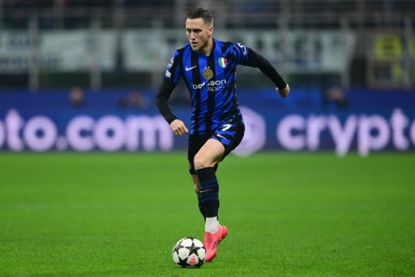 Zelinsky: Sự tin tưởng của Chivu là rất quan trọng và anh ấy luôn công bằng với mọi người