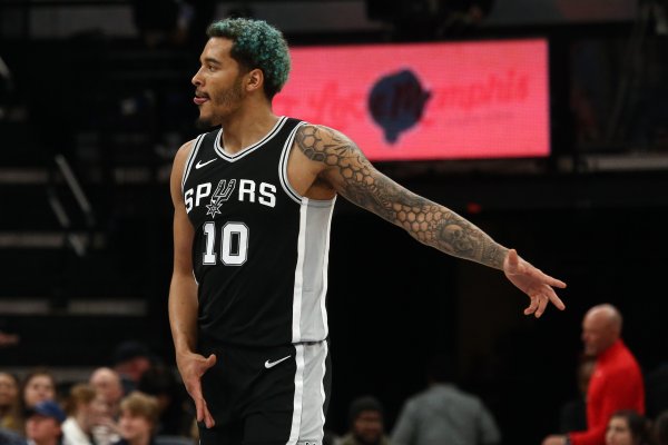 Trở lại tỷ số 0 ăn 5 và ghi được 2 điểm, 2 rebound và 2 kiến ​​​​tạo. Mitch Johnson: Sohan đã mang đ