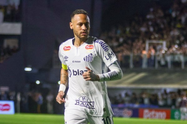 ESPN: Neymar đã không cùng đội đến trận đấu sân khách vào thứ Sáu, nhưng sẽ đến vào thứ Bảy sau khi 