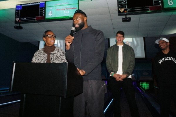 Những công dân nhiệt tình! Jaylen Brown tổ chức trò chơi bowling từ thiện, đồng đội&huấn luyện v