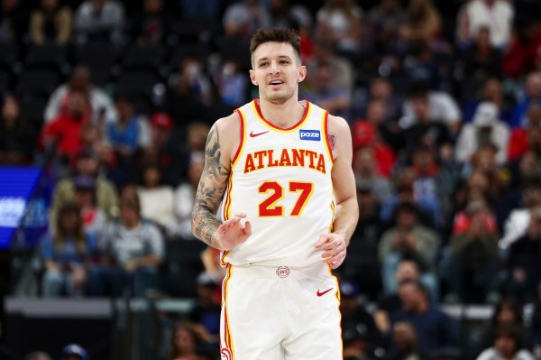 Sự hồi hộp đã trở lại! Krejic đánh thêm một quả ba điểm nữa và Hawks vượt lên dẫn trước 15-0