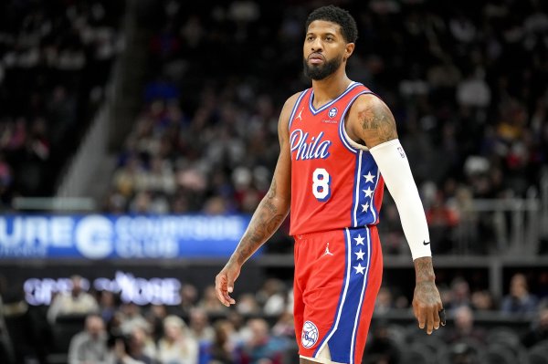 Bạn vẫn phải tìm biểu mẫu của mình khi quay lại! George thực hiện 2/6 quả trong hiệp một và ghi được