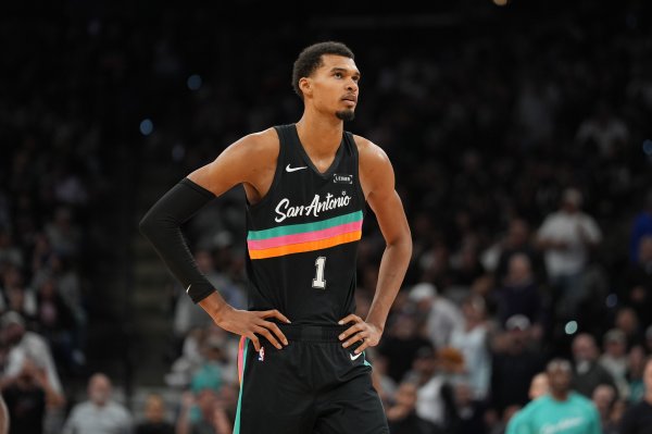 Bunyama trung bình 3,6 khối mỗi trận, nhiều hơn toàn bộ đội Lakers/Kings/Nets/Pelicans