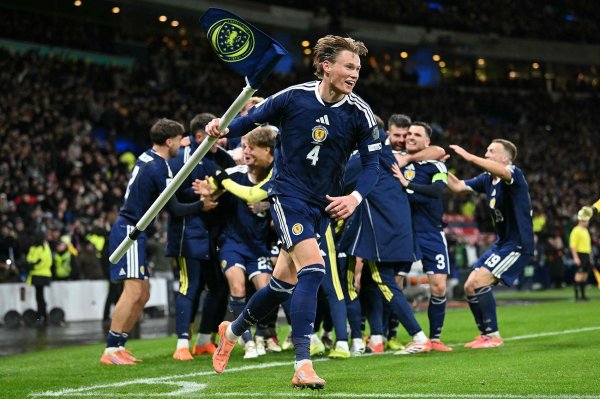 Cựu HLV Scotland: Mourinho “nhắc” tôi gọi McTominay và chúng ta phải cảm ơn anh ấy